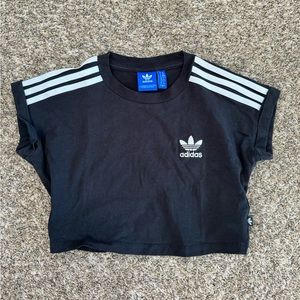 Black cropped adidas shirt